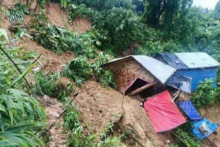 চট্টগ্রামে পাহাড় ধসে নিহত ১৩ 