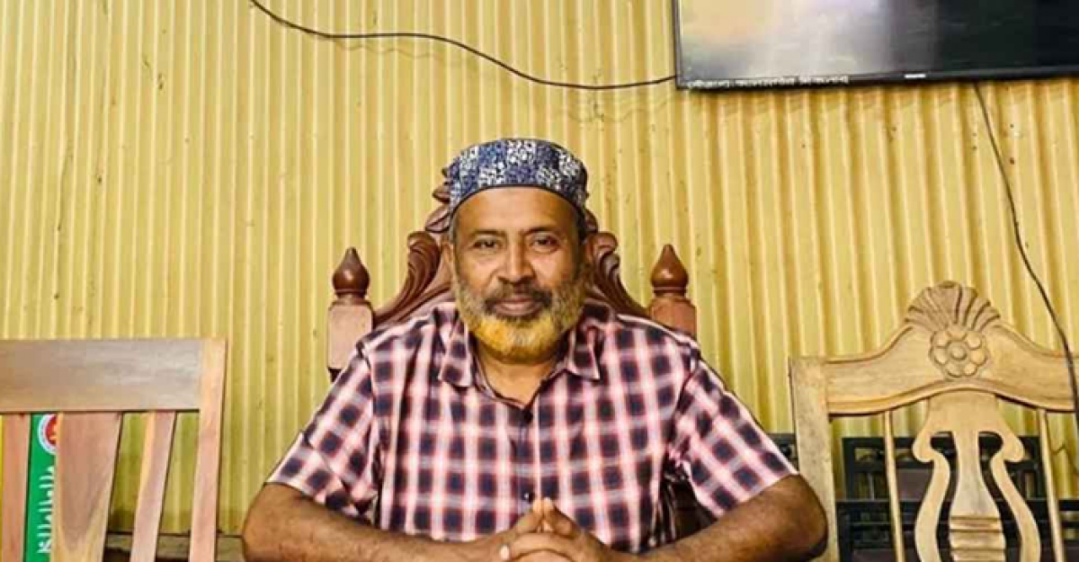 বাড়ির সামনে বিএনপি নেতাকে কুপিয়ে হত্যা  