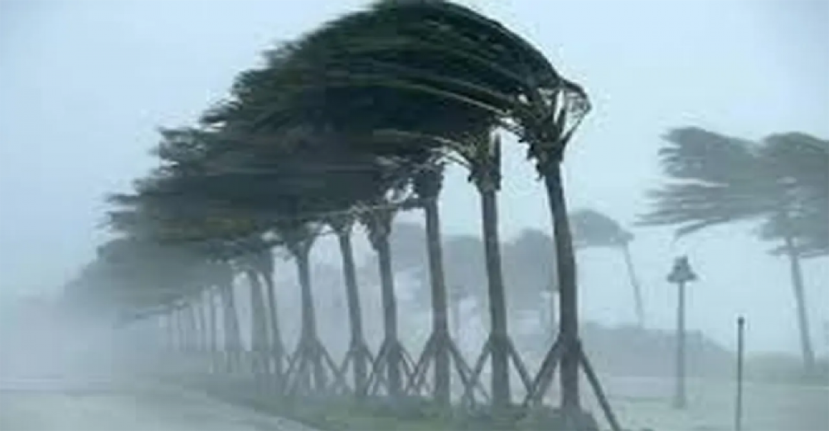 গভীর নিম্নচাপের প্রভাবে দেশজুড়ে ভারী বৃষ্টির আভাস