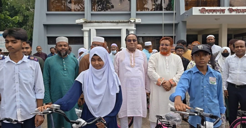 জীবননগরে মেধাবী শিক্ষার্থীদের মাঝে বাইসাইকেল বিতরণ 