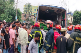 বগুড়ায় বাসচাপায় ৬ শ্রমিক নিহত  
