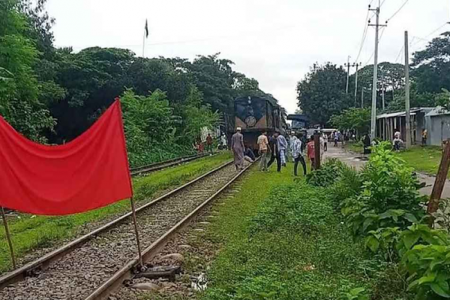 ঢাকা-ময়মনসিংহ রেলপথে ট্রেন চলাচল বন্ধ  