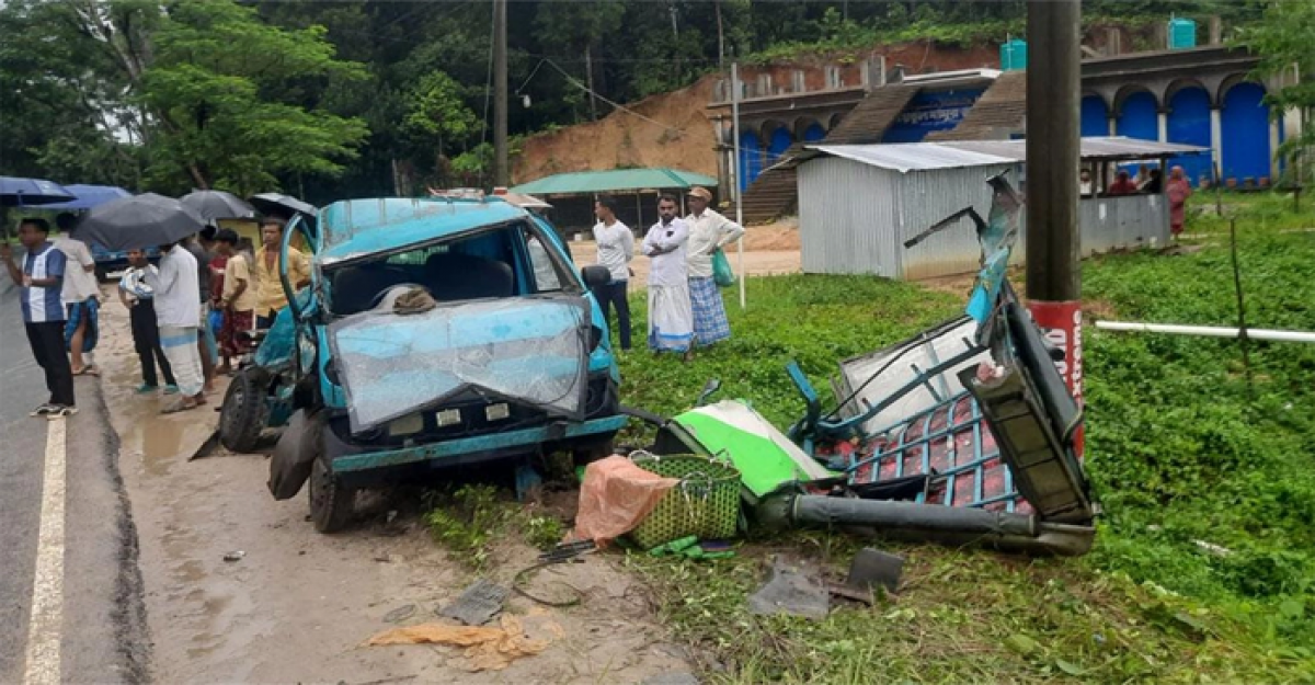 চকরিয়ায় বাস-লেগুনা সংঘর্ষে প্রাণ গেল ৪ জনের, আহত ৫