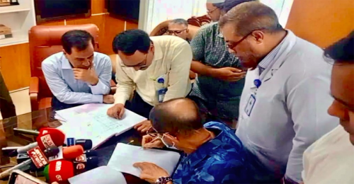মজুত থাকার পরও রোগীকে স্যালাইন না দেয়ায় ব্যবস্থা নেওয়ার নির্দেশ স্বাস্থ্যমন্ত্রীর