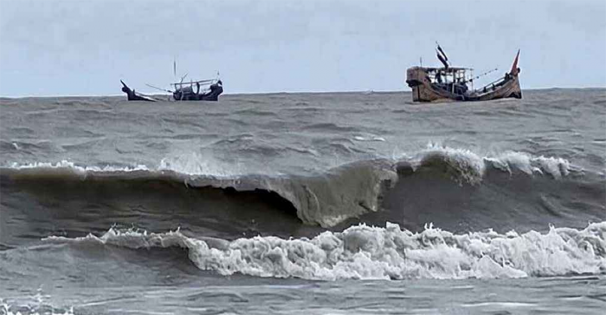 বঙ্গোপসাগরে ট্রলারডুবি, ৫ জেলে নিখোঁজ 