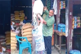 বিক্রেতার মাথায় পানি মেশানো দুধ ঢাললেন পরিদর্শক