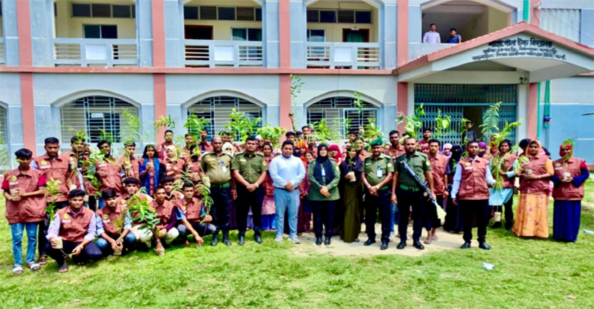 আত্রাইয়ে ভিডিপি প্রশিক্ষণ সম্পন্ন, ৬৪ প্রশিক্ষনার্থীকে গাছের চারা বিতরণ