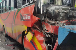 ফেনীতে বাস ও কাভার্ডভ্যান সংঘর্ষে ৩ জনের মৃত্যু