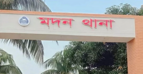 মদনে ইঞ্জিনের সঙ্গে বোরকা পেঁচিয়ে বরযাত্রী নিহত