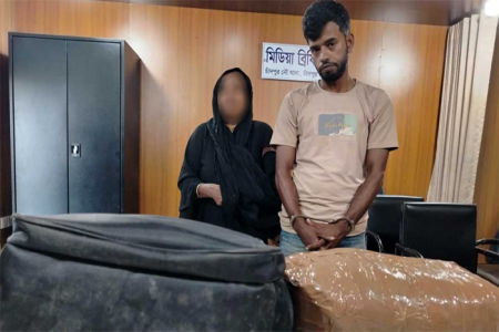 চাঁদপুর লঞ্চঘাটে গাঁজাসহ মা-ছেলে গ্রেপ্তার