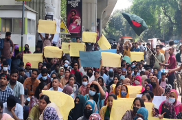 নিয়োগপত্রের দাবিতে প্রাথমিকের নিয়োগবঞ্চিতদের শাহবাগে অবস্থান