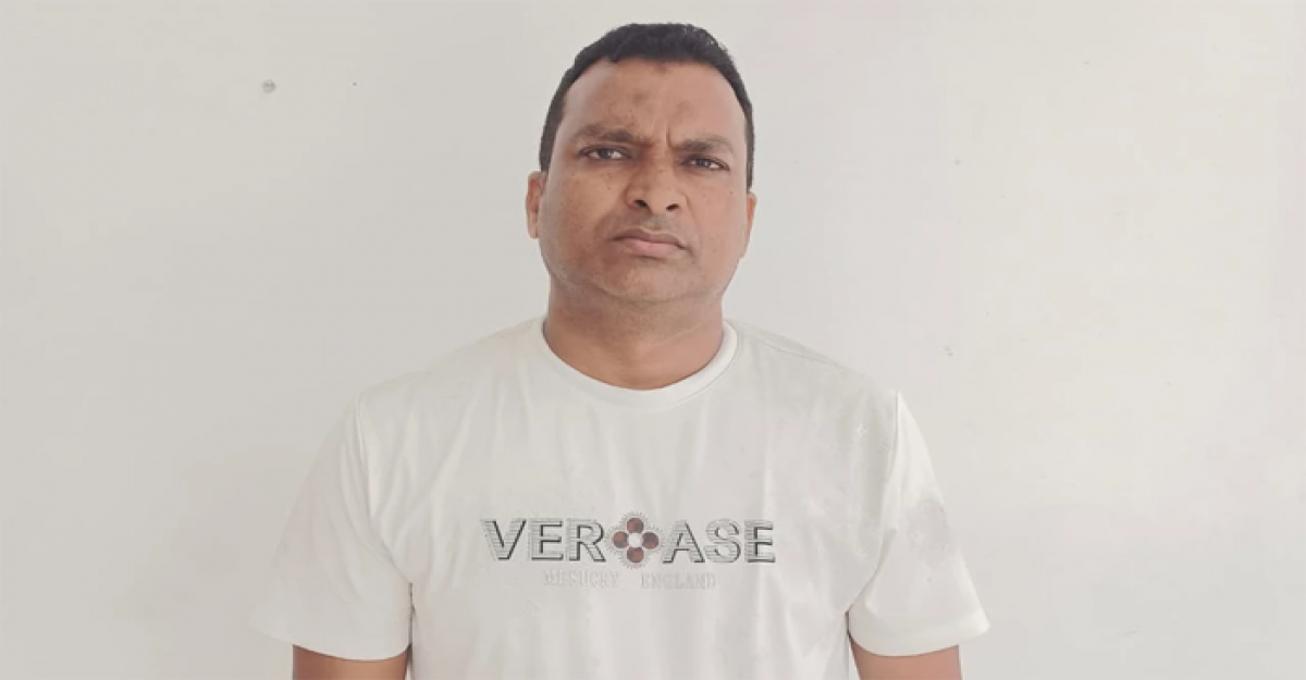 ভারতে যাওয়ার পথে ইমিগ্রেশনে পৌর আ.লীগের সাধারণ সম্পাদক গ্রেপ্তার