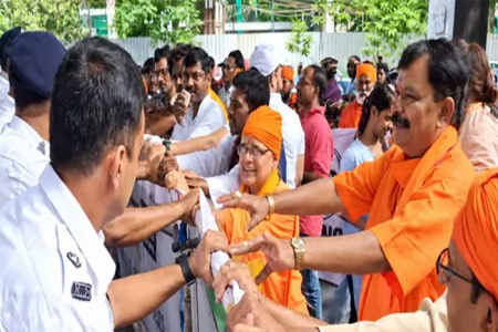 কলকাতায় বাংলাদেশ মিশন ঘেরাও করার চেষ্টা