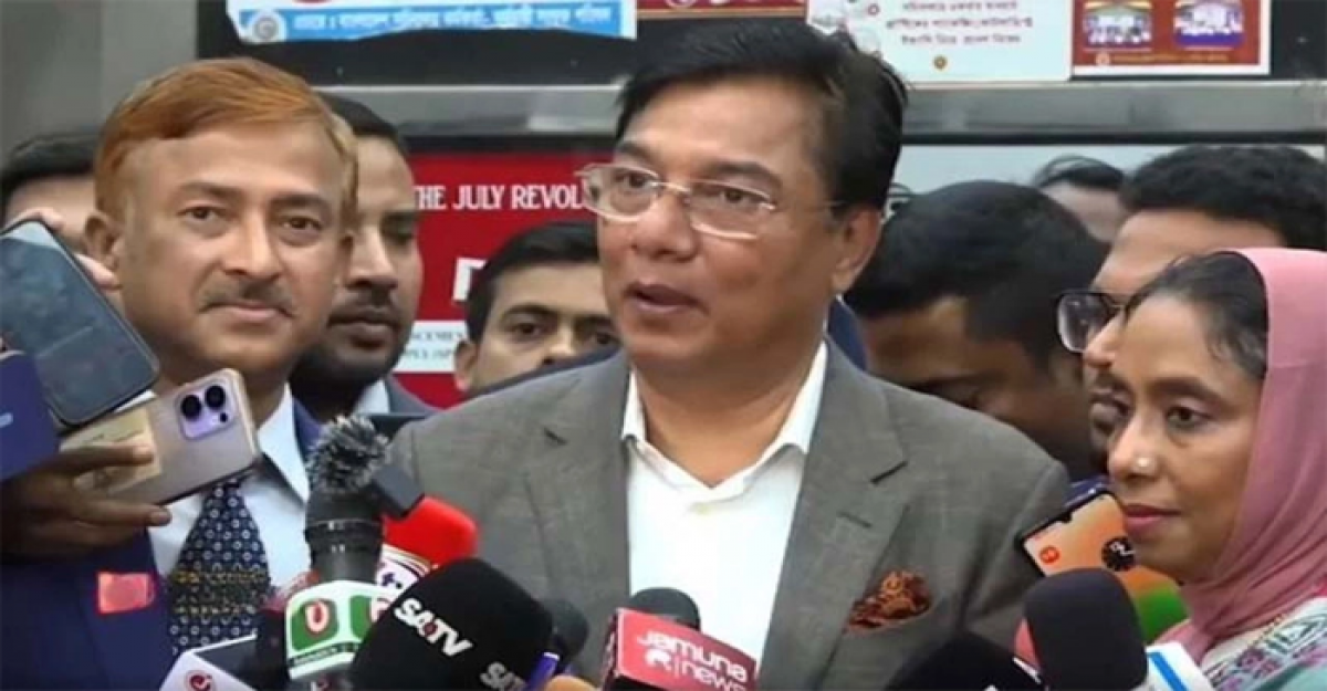 বিমানবন্দরে মেজর আখতারুজ্জামানের ঘটনাকে ‘মব’ বললেন বিমানমন্ত্রী