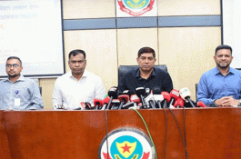 শেখ হাসিনার দেশে ফেরা নিয়ে যা বললেন ডিবিপ্রধান