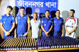 জীবননগরে ৪৫৩ বোতল উইনসেরেক্স সিরাপসহ গ্রেপ্তার ১