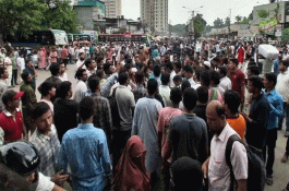 নীলক্ষেতে চাকরিপ্রত্যাশীদের অবরোধ
