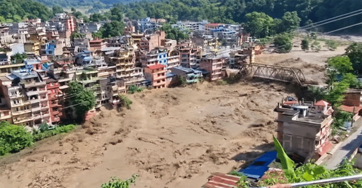 নেপালে ফের আকস্মিক বন্যা, ভেসে গেল ঘরবাড়ি-সেতু