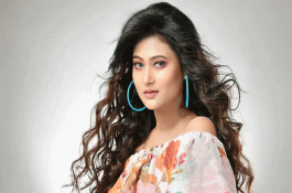 পরিচালকের বিরুদ্ধে অপেশাদার আচরণের অভিযোগ অধরা খানের