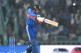 বিশ্ব রেকর্ড গড়লেন অভিষেক