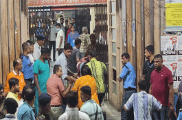 কলকাতায় দুর্গাপূজার প্যান্ডেলে পদদলিত হয়ে ১৮ জন নিহত 
