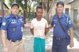 পাবনায় মাকে গলাকেটে হত্যার অভিযোগ, ছেলে আটক