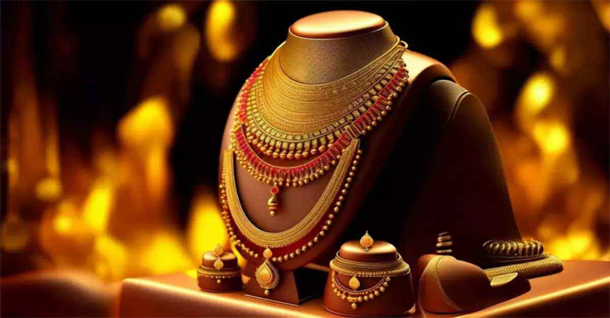 স্বর্ণের দামে ফের পতন, বাজারে বাড়ছে চাপ