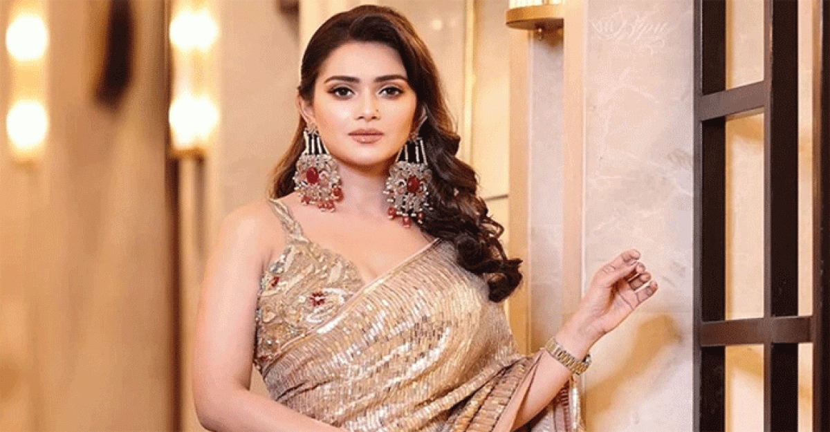 আটকে গেছে তানজিন তিশার ঢালিউডে অভিষেক