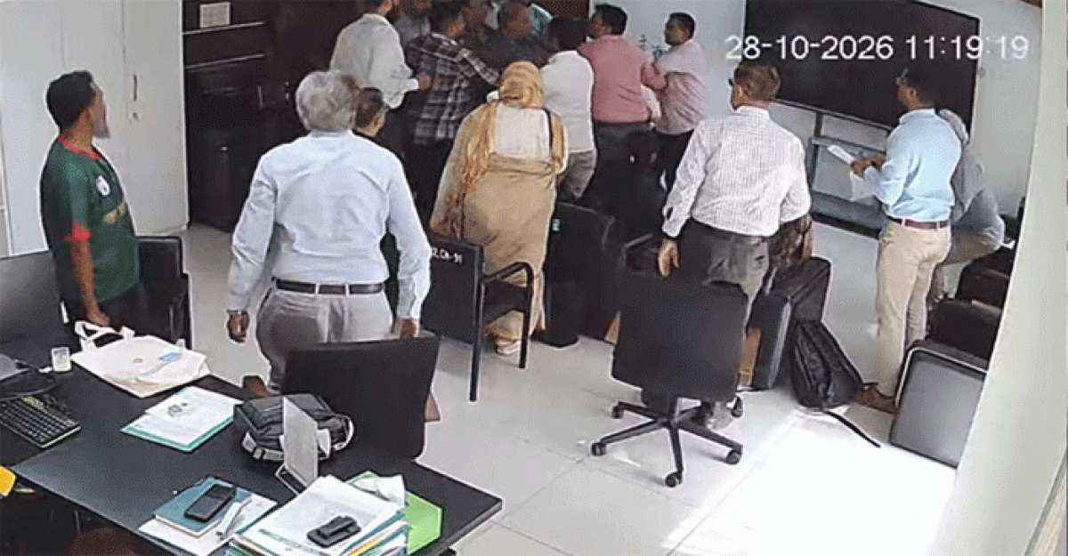কার্যালয়ে ঢুকে আইইডিসিআরের পরিচালককে মারধরের অভিযোগ