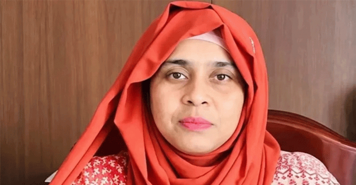 দেড় মিনিটে মন্ত্রীকে ৩৫ বার স্যার বলা ইউএনও এখন ‘ছুটি বিতর্কে’